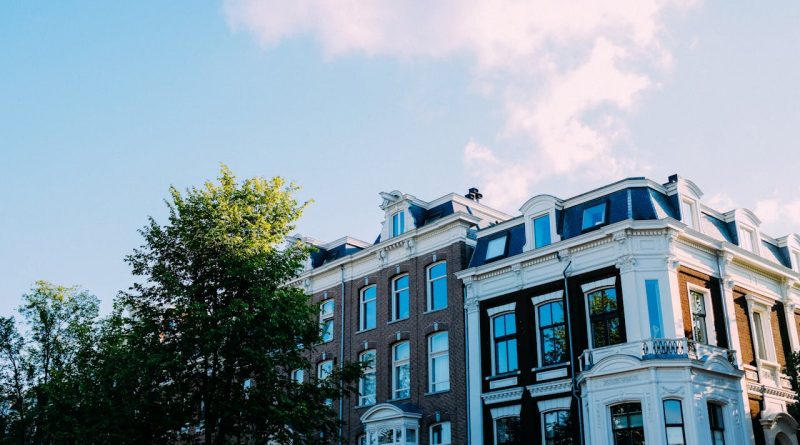 Guide pour choisir le store occultant adapté à votre fenêtre de toit Velux